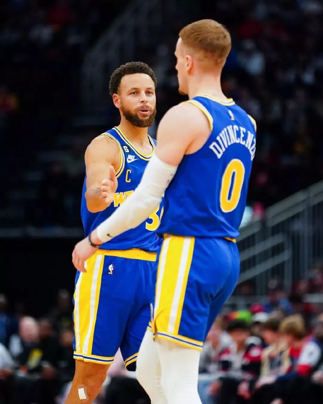  IG观众热烈欢呼！，阿扎伦卡迎来三赛季出色发挥比赛高潮迭起