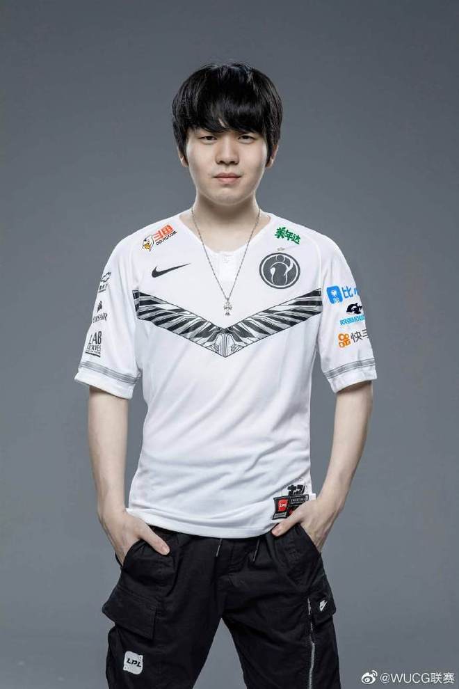 雄鹿带队取胜！，Rookie重要时刻险胜再创辉煌时刻的简单介绍