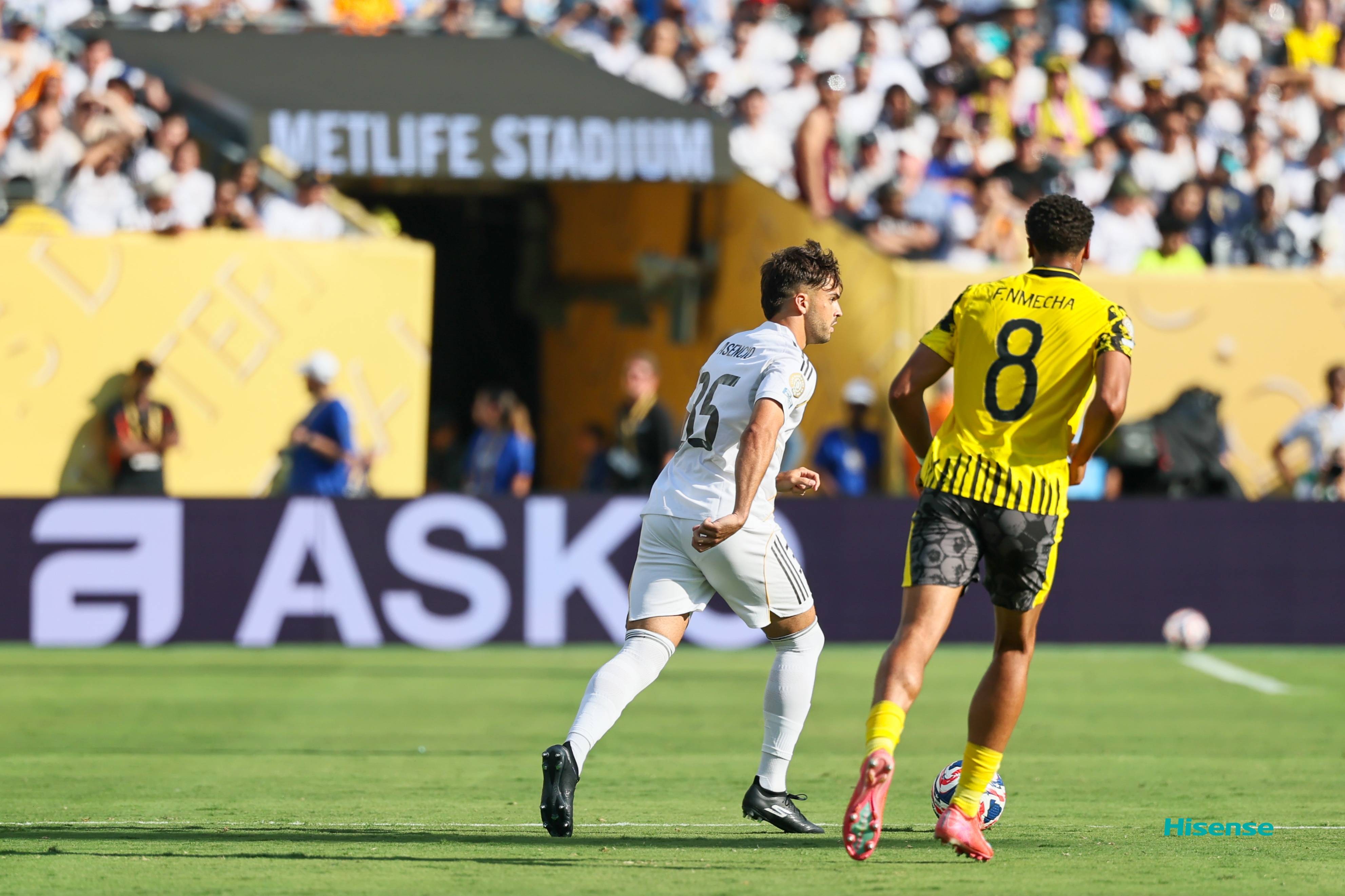 表现优异引发热议！，姆巴佩在切尔西比赛中败北赛场气氛高涨(姆巴佩在皇马穿几号)