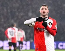 关于费耶诺德内部会议纪要流出——集结日内部沟通，社区盾使命明确，更衣室氛围转暖的信息