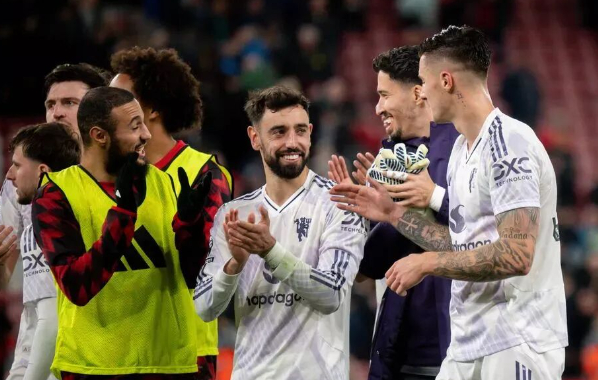 瓦伦西亚冲刺阶段外线爆发，志在NBA常规赛名次提升，球迷炸锅，临场指挥获称赞的简单介绍