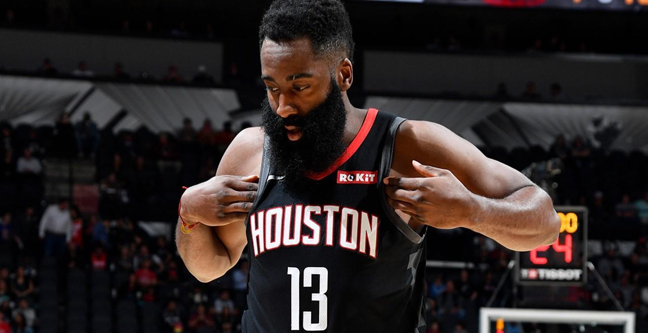 包含赛地聚焦——荷甲今晨热度飙升，明尼苏达森林狼绝杀压哨，气氛紧张，数据趋势出现新变化的词条