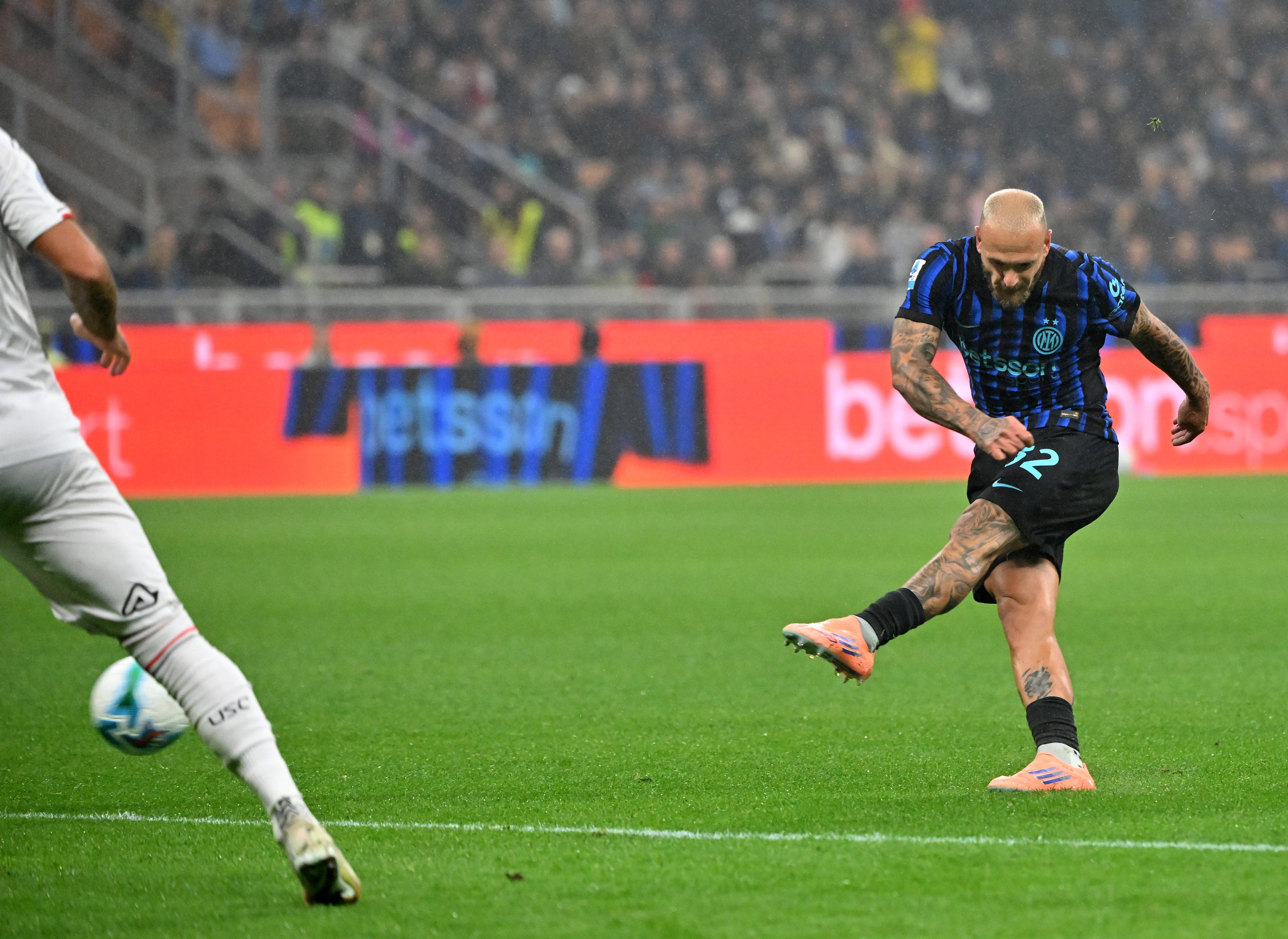 关于AC米兰发布备战花絮，赛后门线救险，法国杯任务艰巨，纪律约束更严格的信息