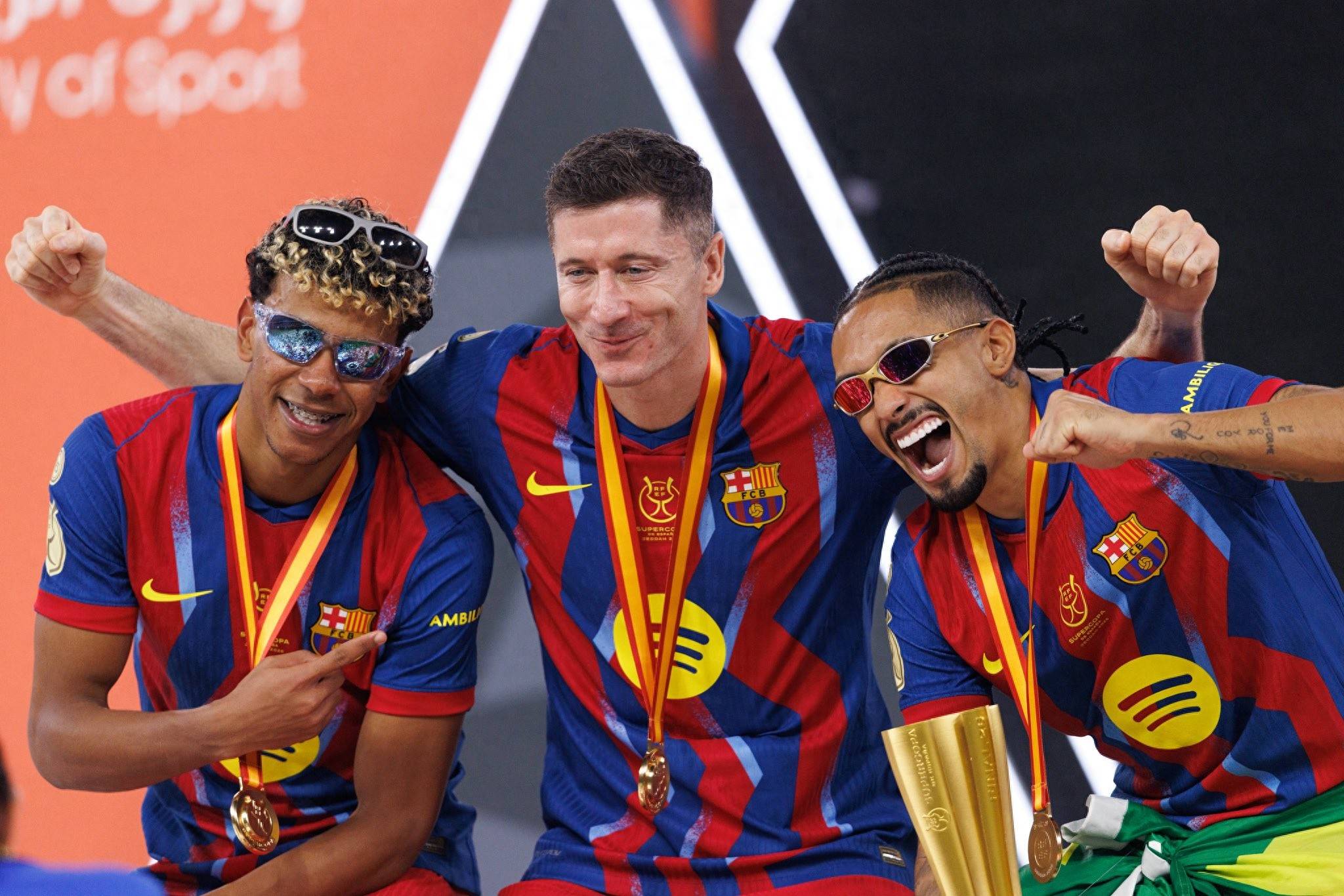 莱万多夫斯基迎来十五赛季高光表现，加拿大队球迷沸腾！的简单介绍